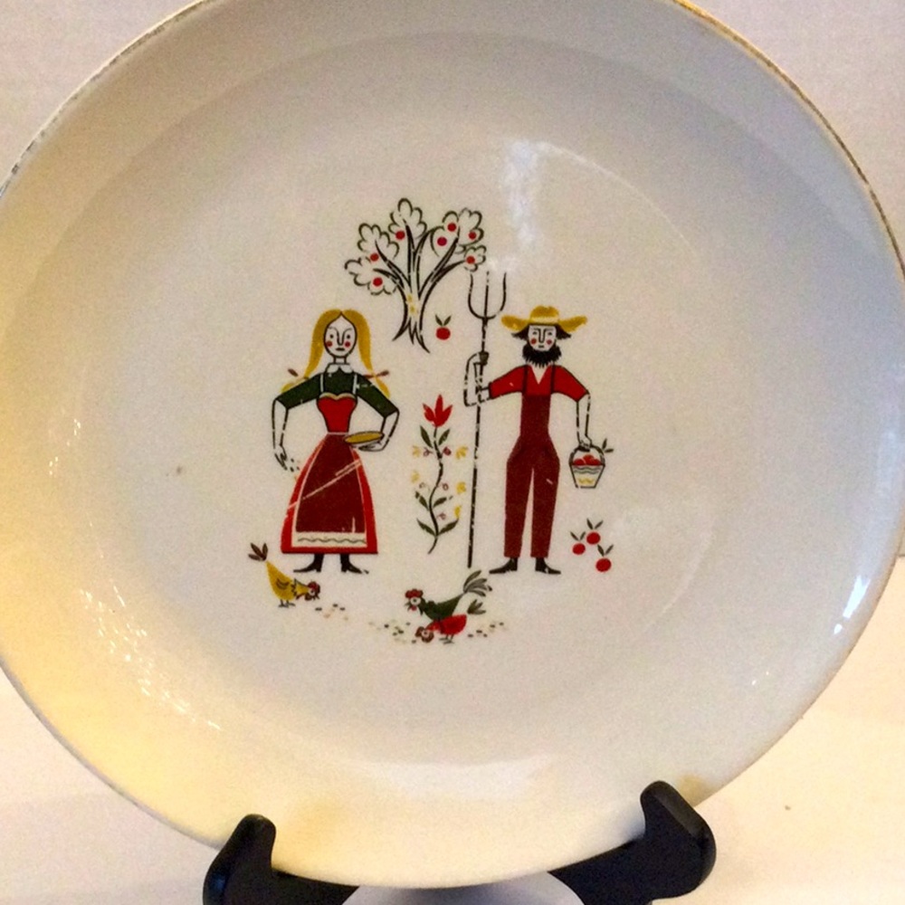 Vintage Homer Laughlin “Rhythm” pattern dinner plate